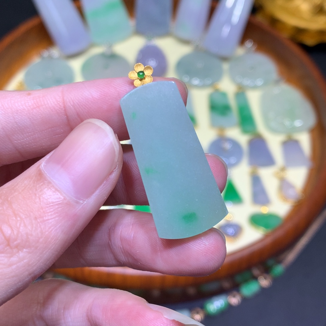 翡翠吊坠(不含链)18K金镶嵌