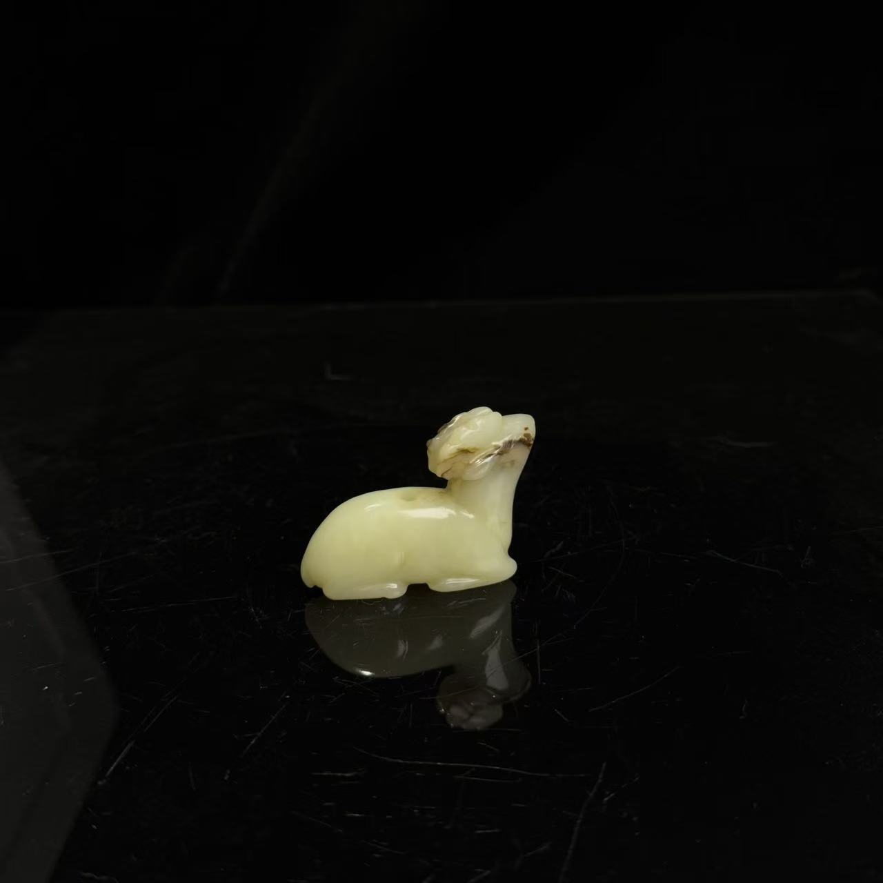 旧藏和田玉天鹿把件