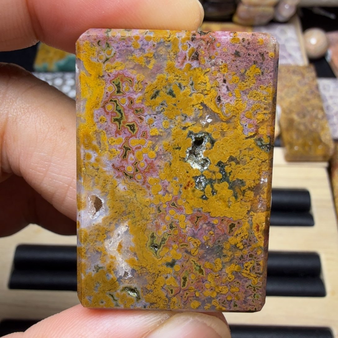 石英质玉未镶嵌纯天然色有机玉石保真色