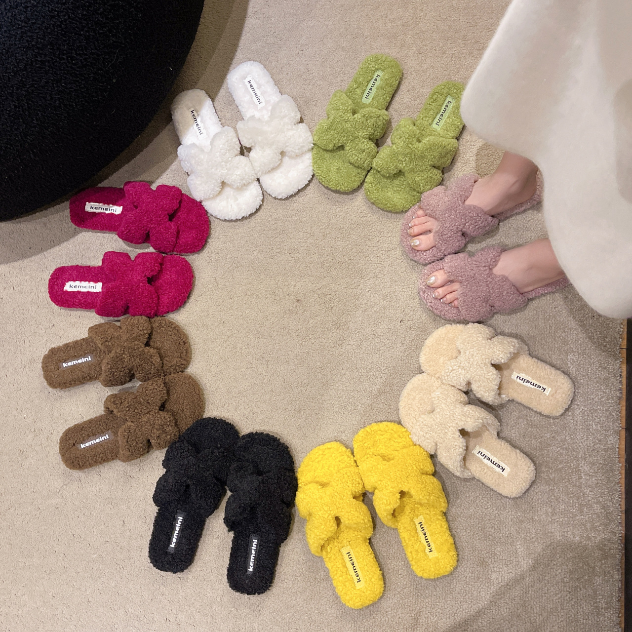 大码女鞋41-43胖脚小香风平底毛毛拖鞋女秋冬外穿舒适软底一字棉