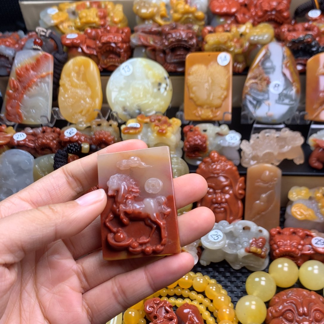 石英质玉（黄龙玉）挂件未镶嵌