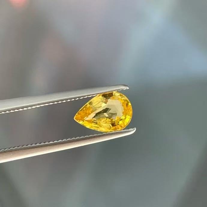 天然水滴形金丝雀黄蓝宝石纯净体满火彩1.05ct