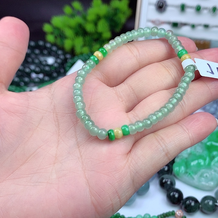 翡翠颈饰未镶嵌手串