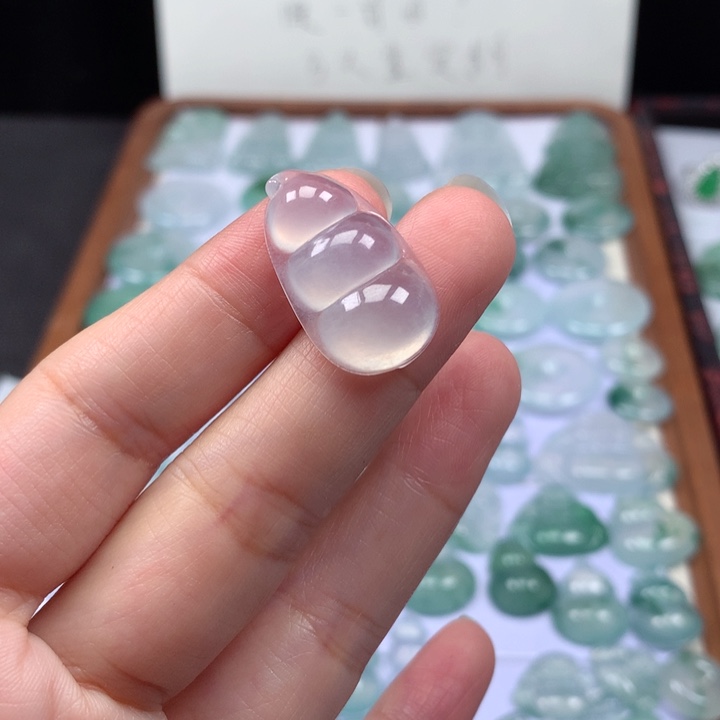 颈饰未镶嵌翡翠冰种福豆