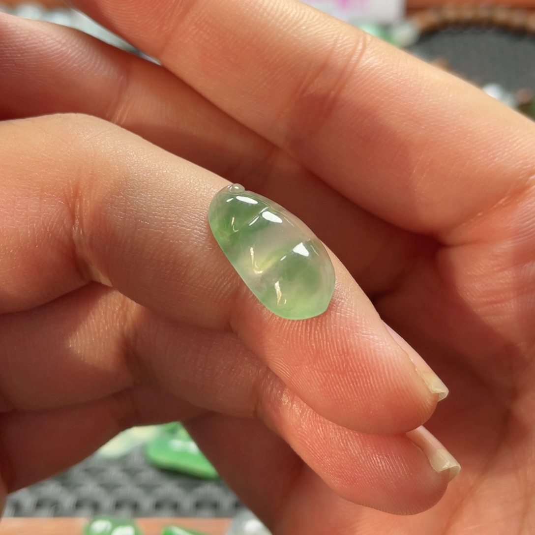 未镶嵌挂件翡翠  翡翠 