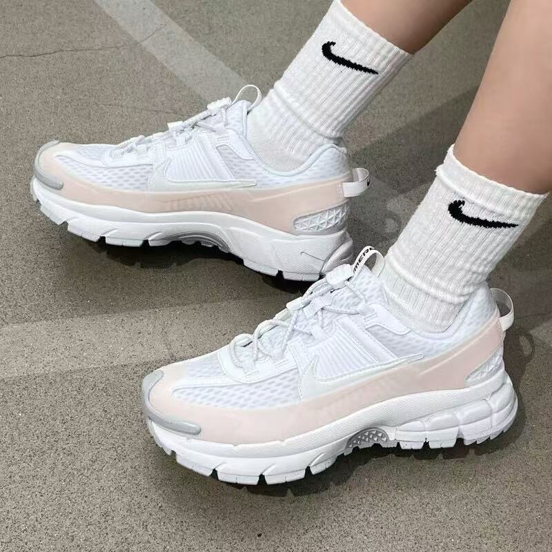 NIKE ZOOM VOMERO ROAM 时尚百搭低帮运动休闲跑步鞋 HJ4646-100