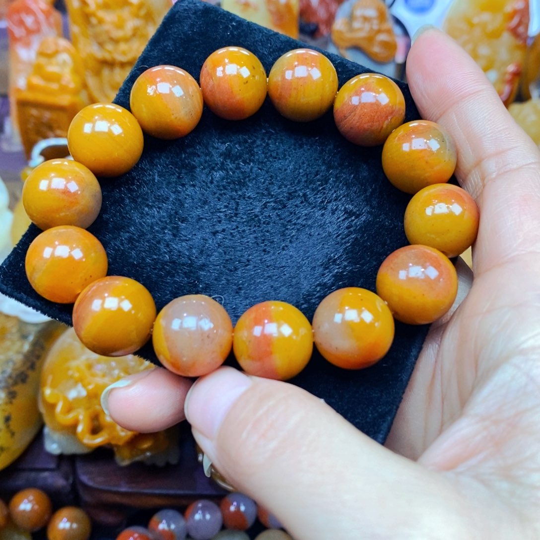 未镶嵌石英质玉（黄龙玉）颈饰