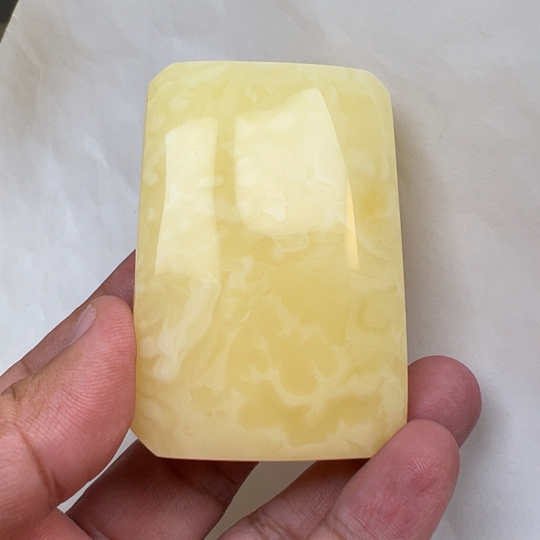 z***a蜜蜡未镶嵌裸石51克