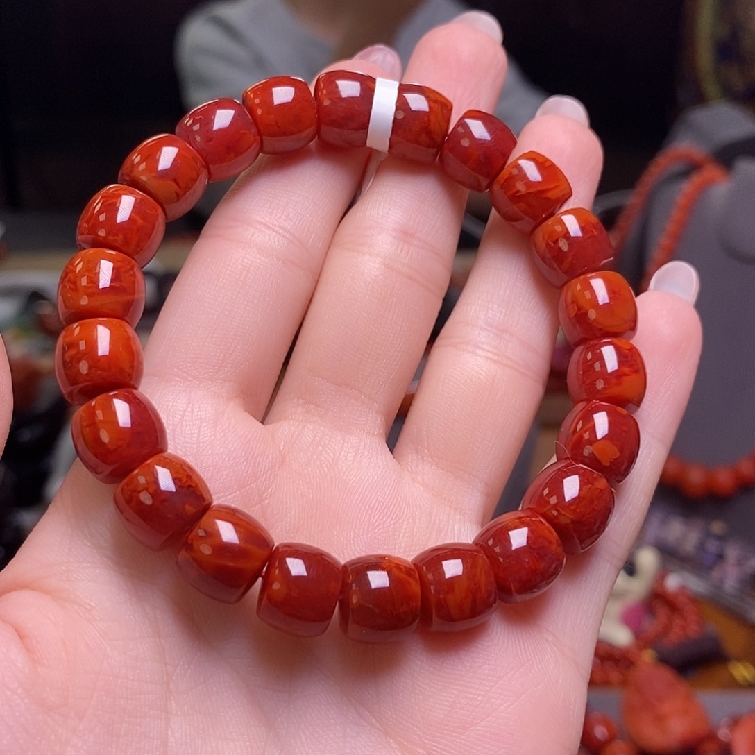 南红玛瑙手串未镶嵌酒*10mm