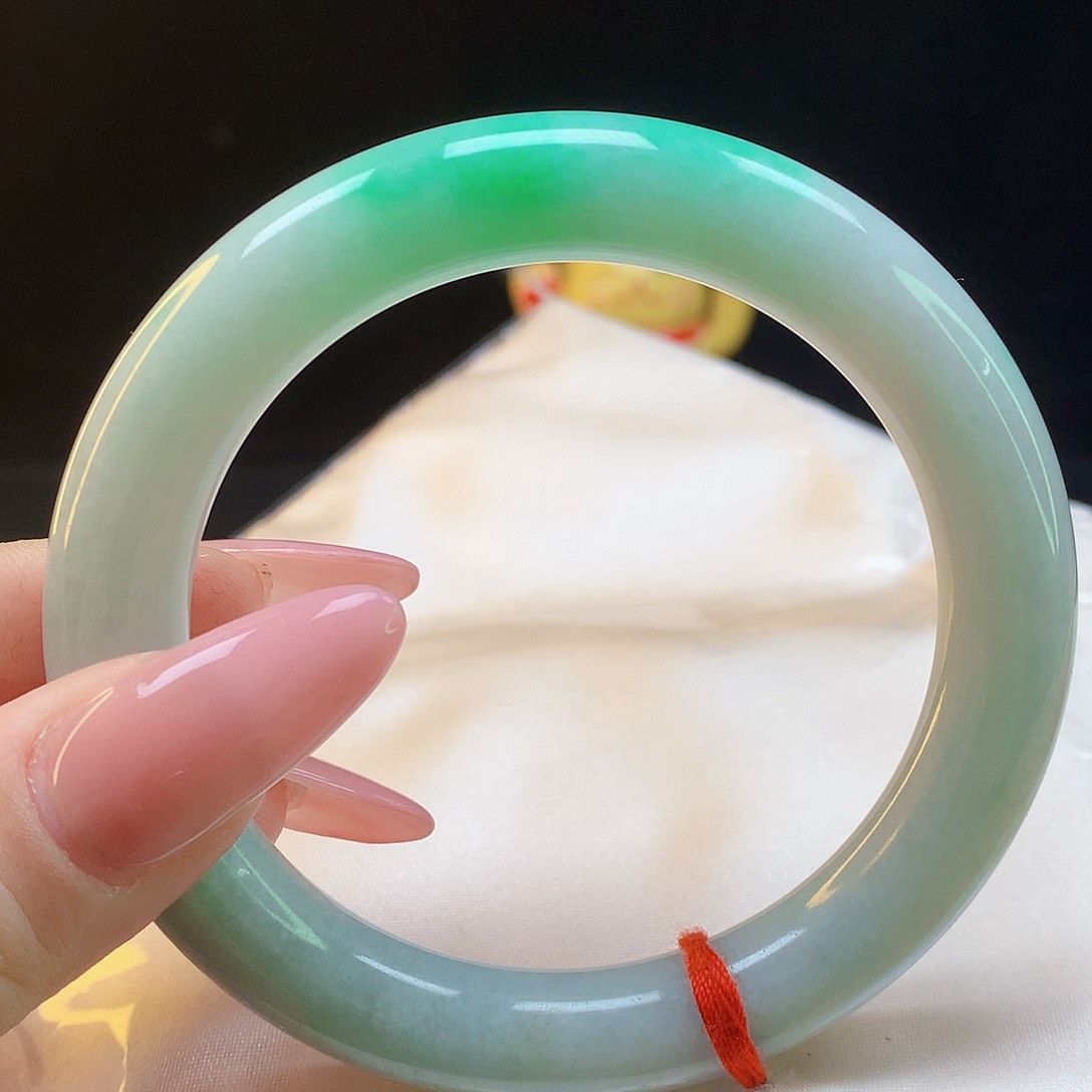 翡翠手镯未镶嵌天然翡翠5175