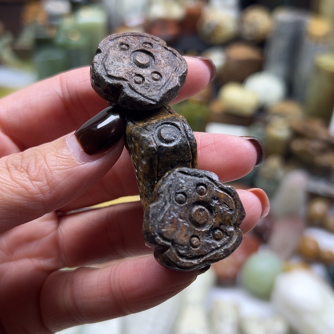 岫岩河磨玉（透闪石质玉）未镶嵌颈饰河磨玉如意