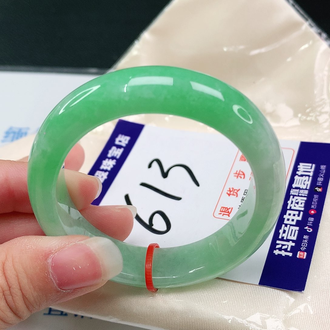 翡翠未镶嵌手镯（贵妃镯）翡翠