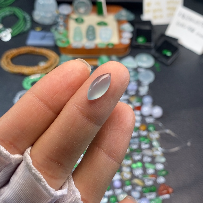 【闪购商品】翡翠挂件未镶嵌马眼