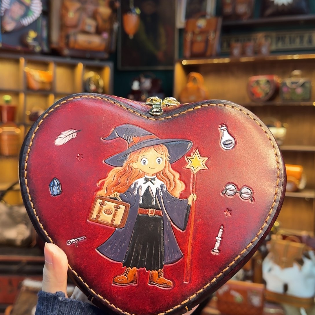 塔***粉牦牛剖层皮革酒红色爱心魔女