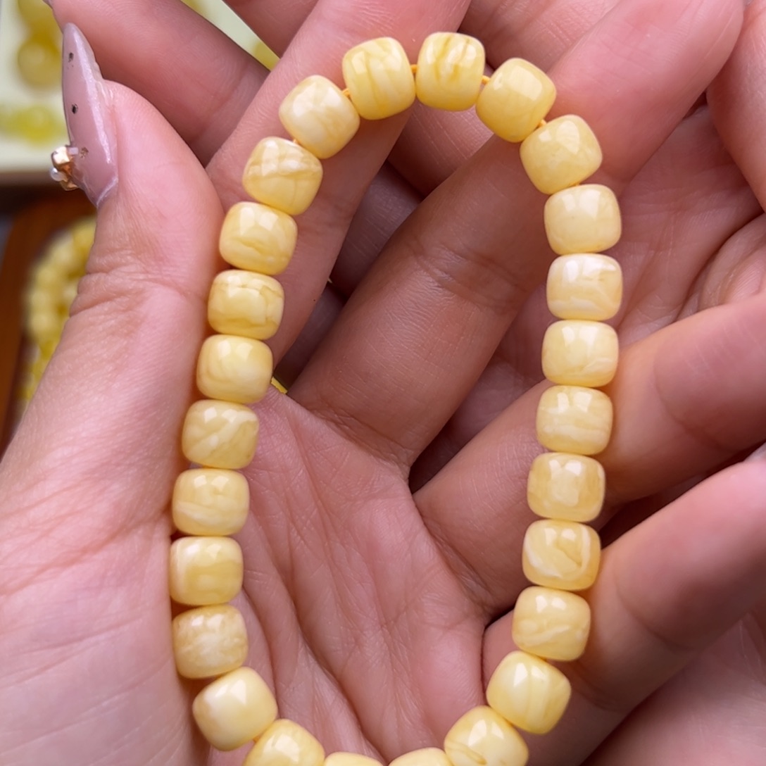 琥珀未镶嵌裸石虎皮