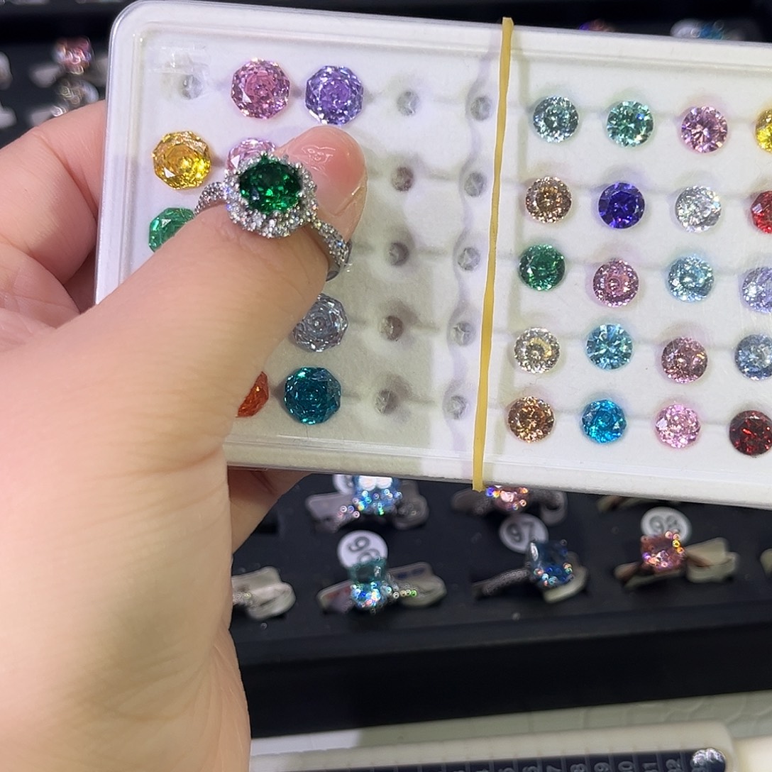 莫桑石非金属K白爱莎两卡-18（换紫玫瑰）