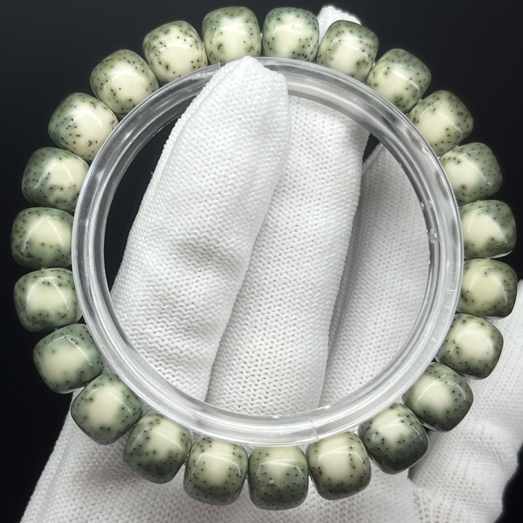 绿背河豚，石玉料绿背河豚留白10x9桶珠，原生态星月菩提，一物一图