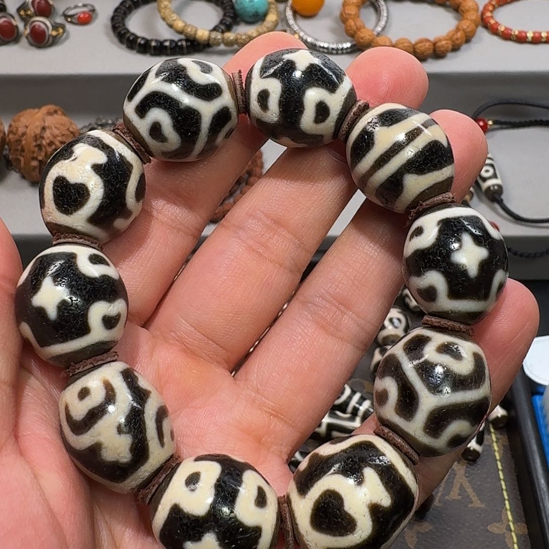 上肯台一达洛手串