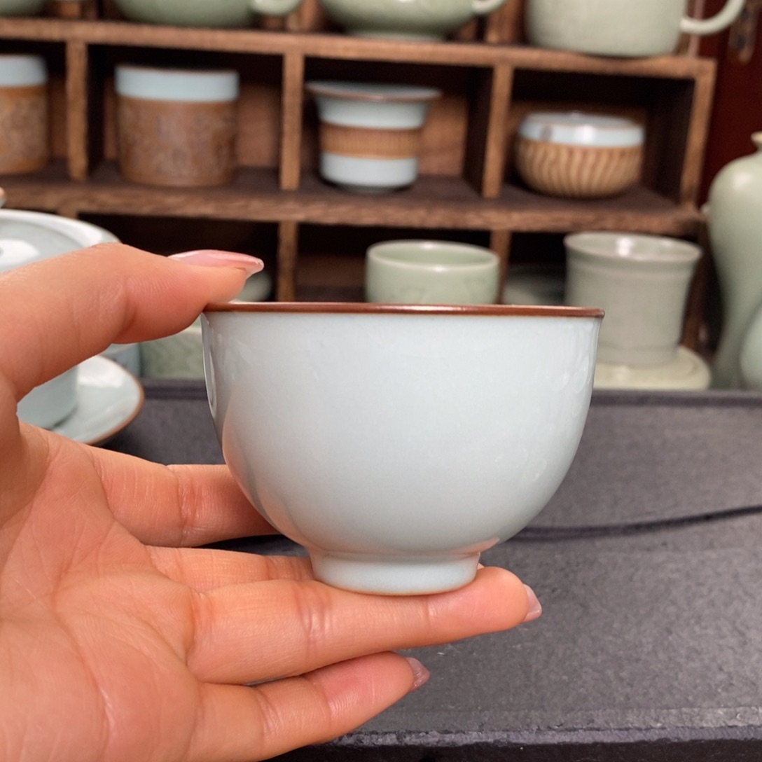 【闪购商品】天青鸡心杯微微瑕。。。。。。。。
