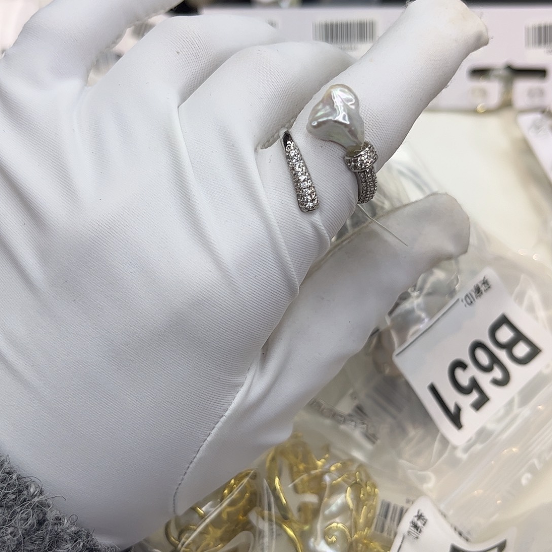 淡水珍珠合金耳饰