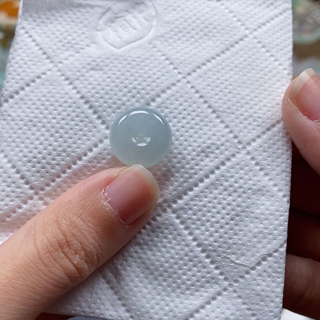 翡翠颈饰未镶嵌闪