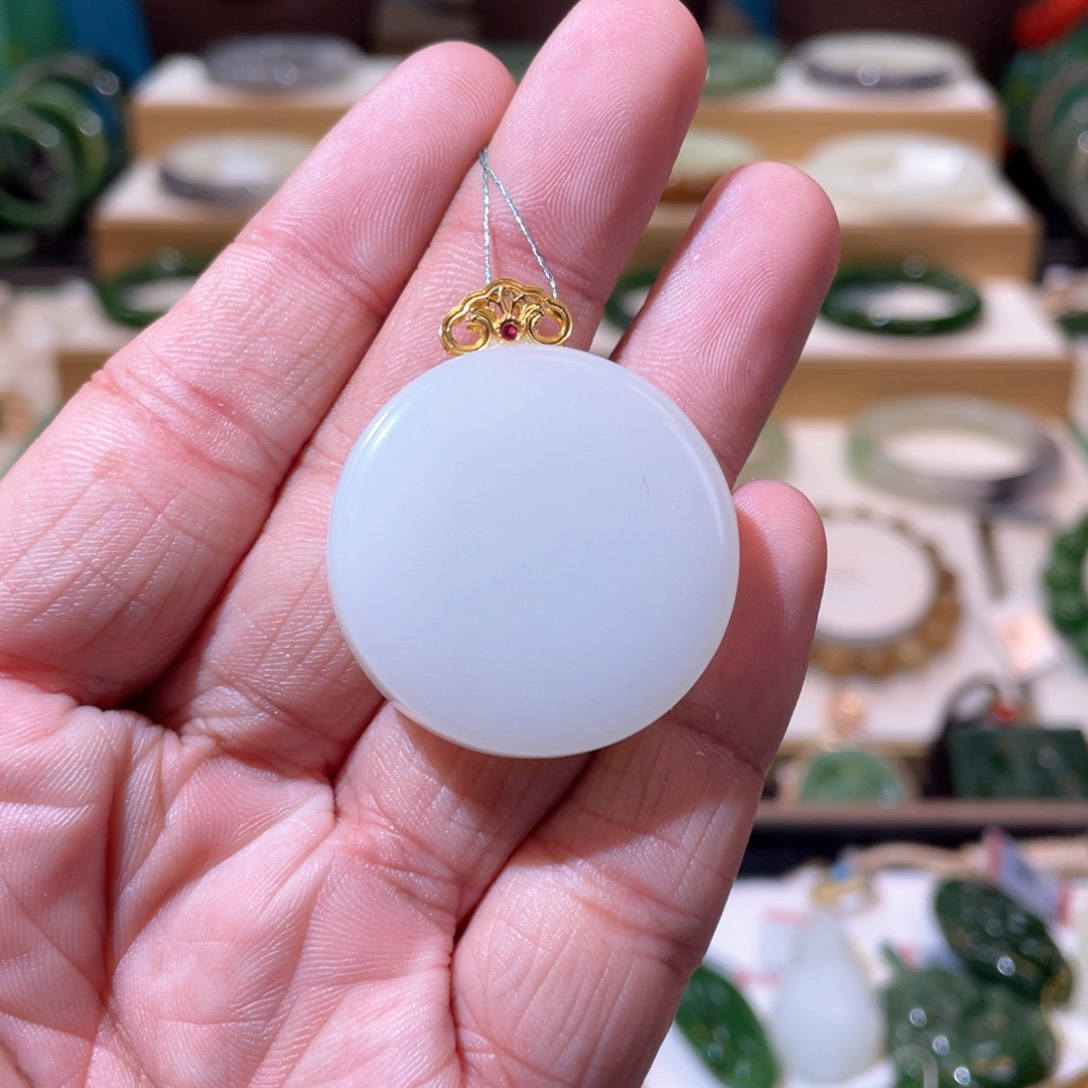 和田玉收藏级白玉无事牌18K金镶嵌