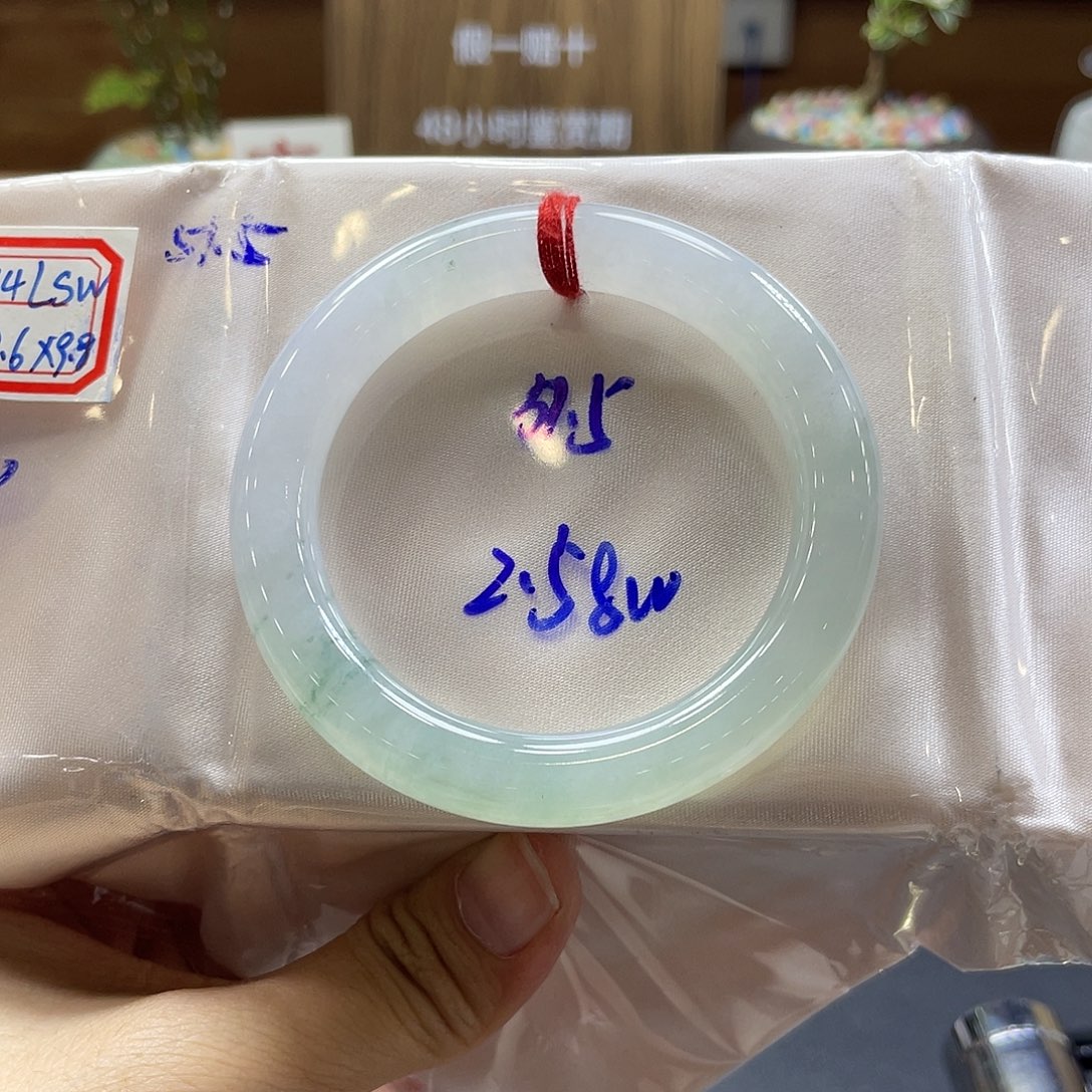 翡翠未镶嵌手镯31 号
