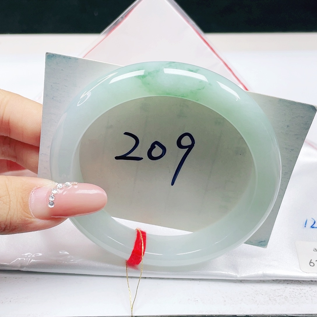 翡翠未镶嵌手镯 正圈60+