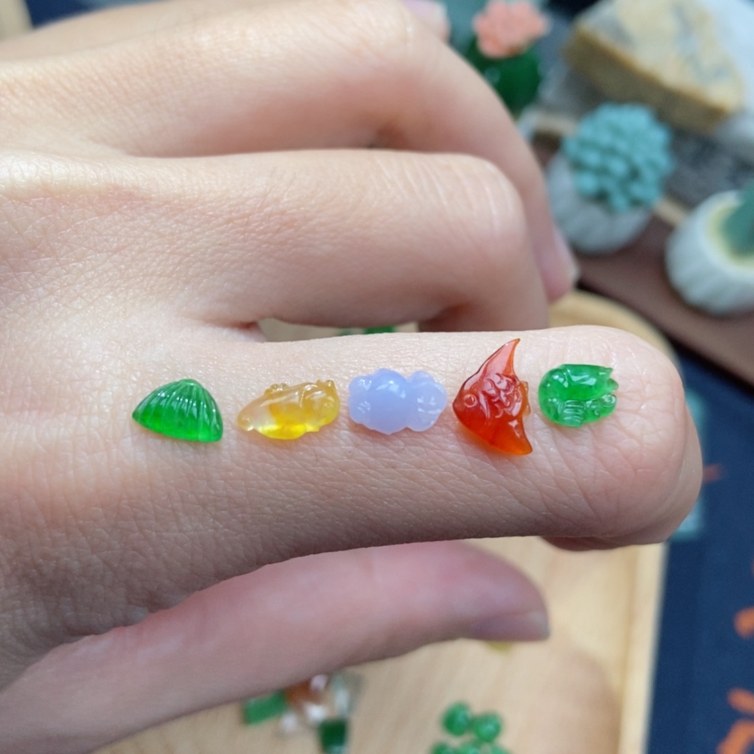 翡翠颈饰未镶嵌翡翠