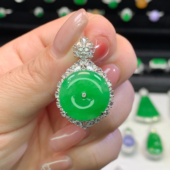 翡翠吊坠(不含链)18K金镶嵌