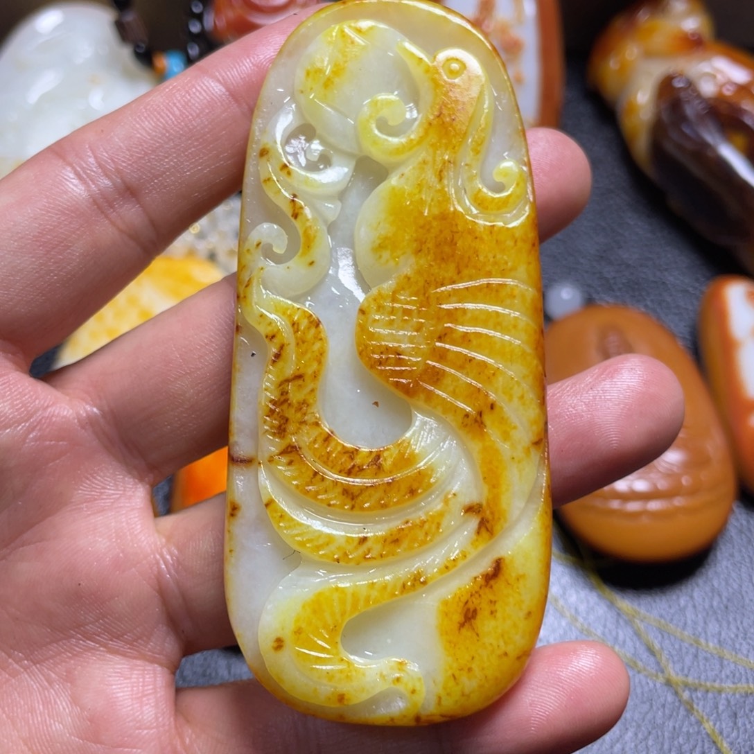 一***星和田玉未镶嵌颈饰