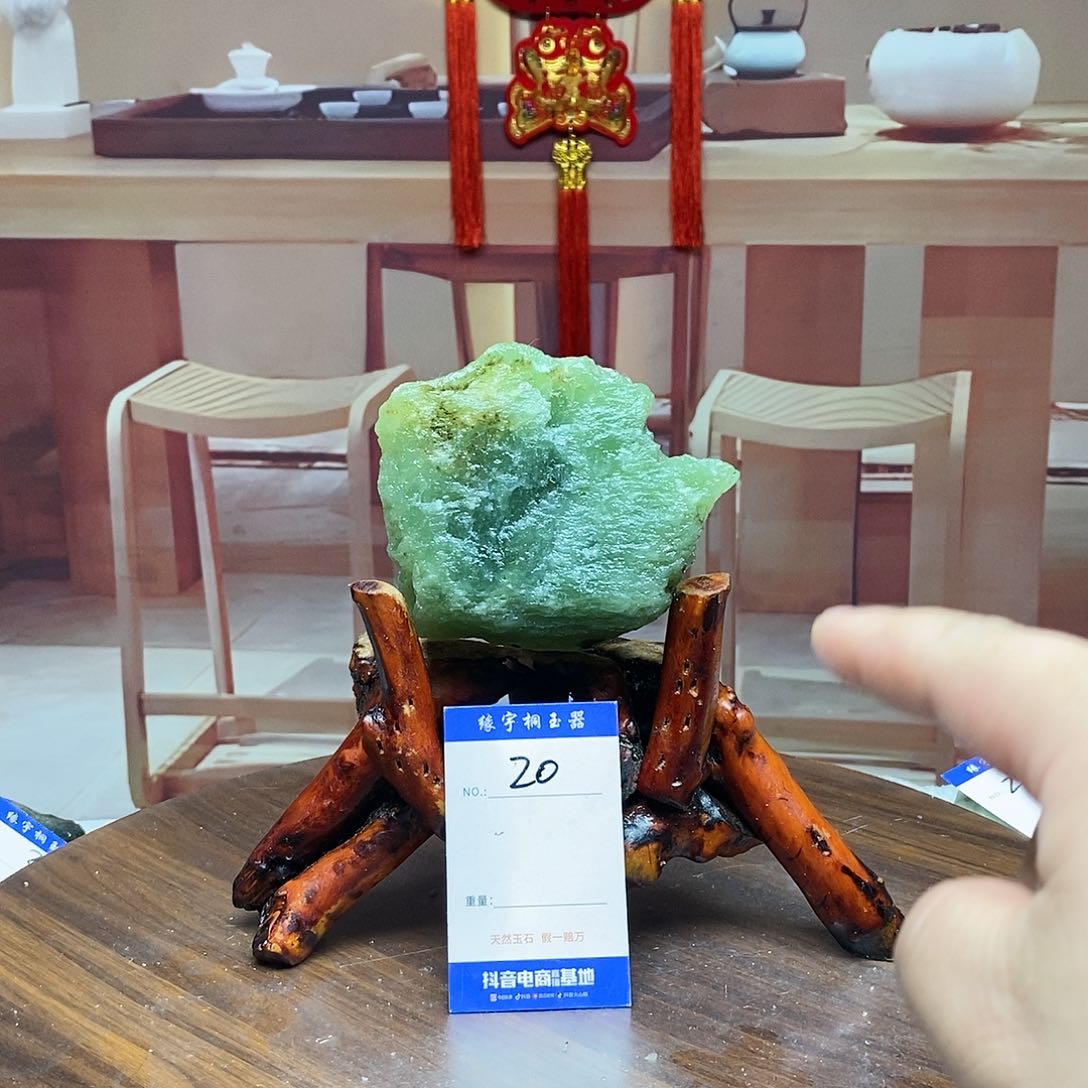 蛇纹石玉原石未镶嵌