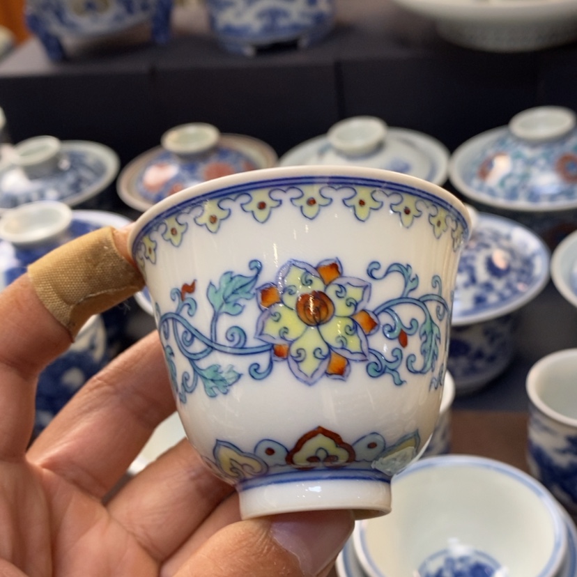 【闪购商品】景德镇青花斗彩主人杯