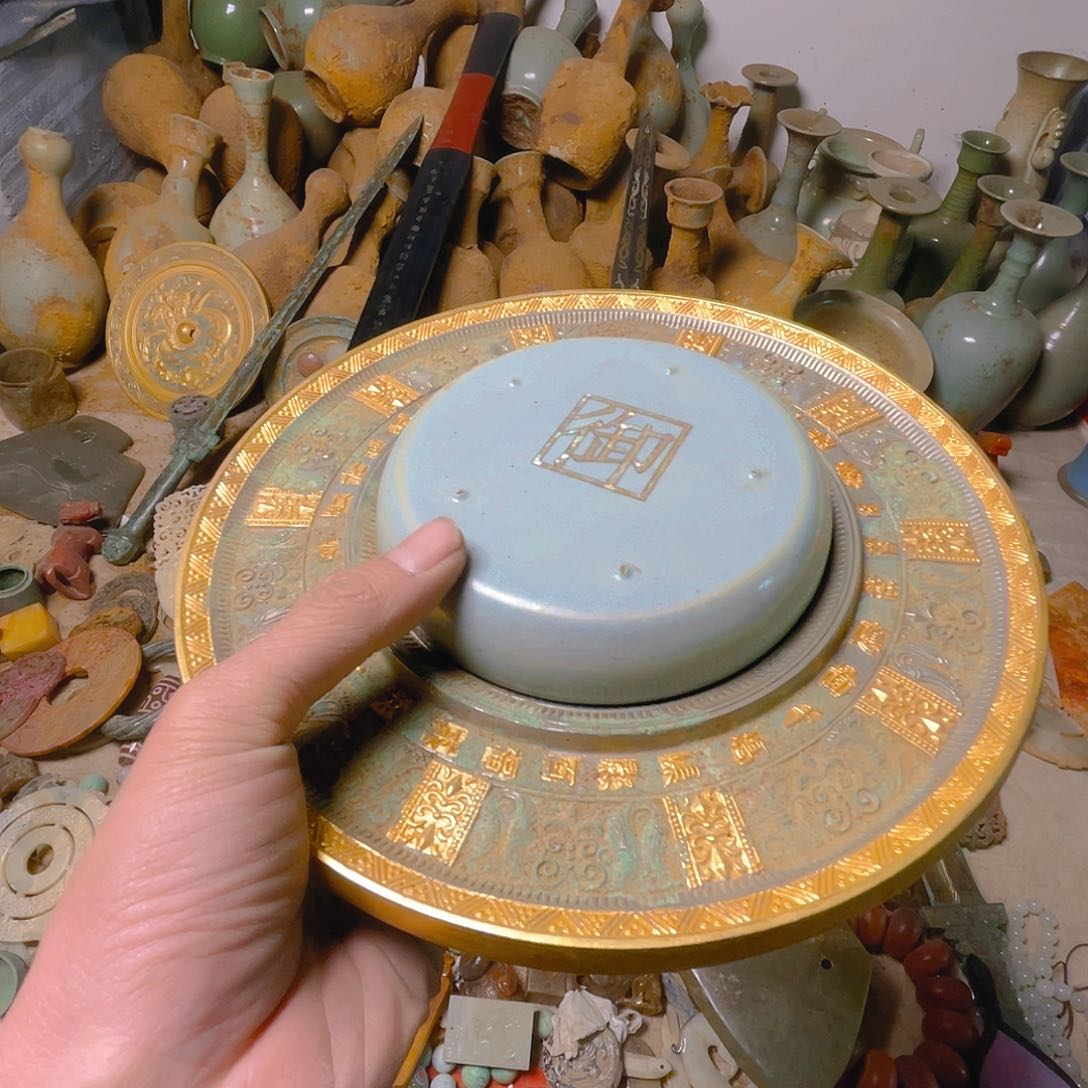 摆件阿*哥坎坎坷坷才有未来可期呢