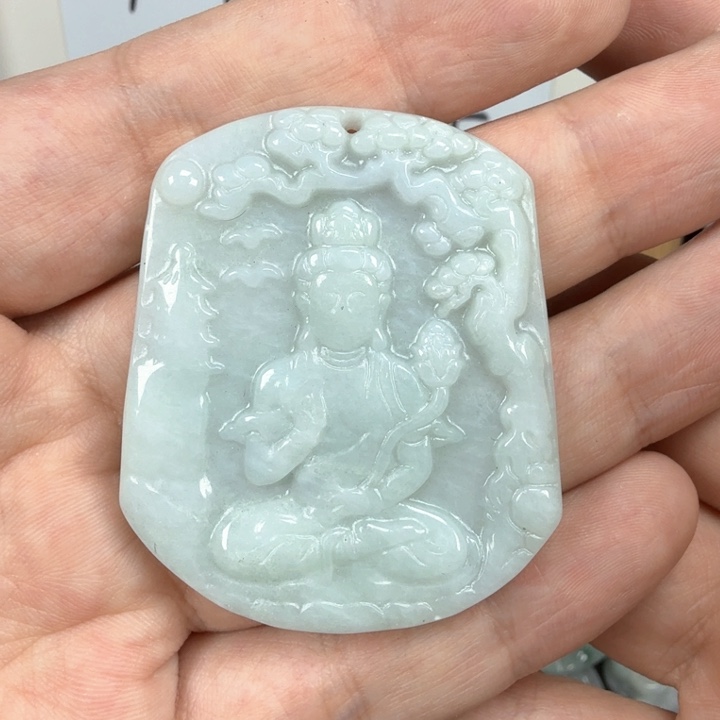 翡翠挂件未镶嵌翡翠