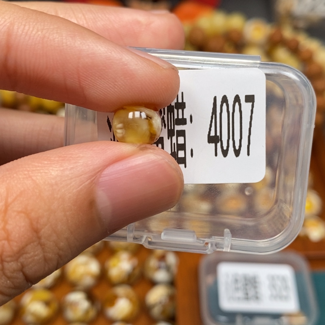 蜜蜡未镶嵌珠宝奇石4007