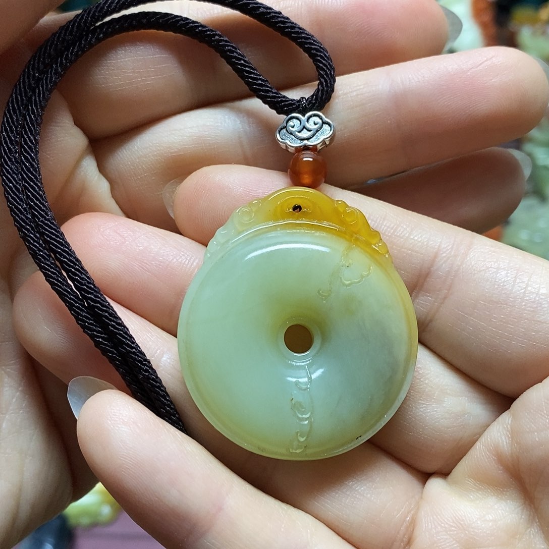 岫玉未镶嵌吊坠(赠链)