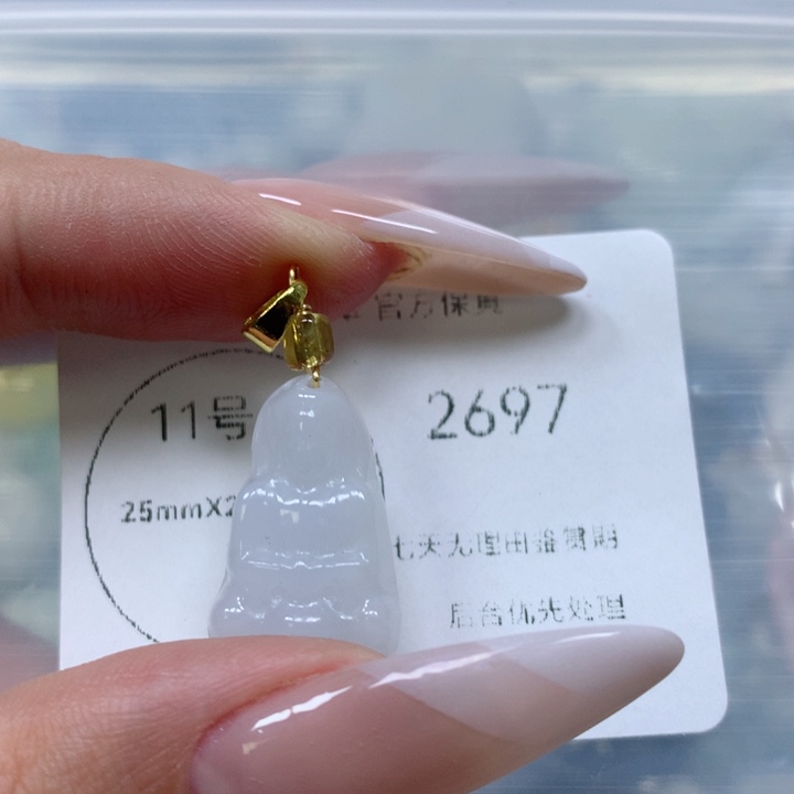 翡翠颈饰未镶嵌翡翠