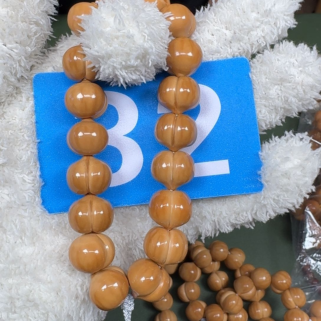 N***K吊坠猴头核桃丹姐深沟屁桃16毕业。   32