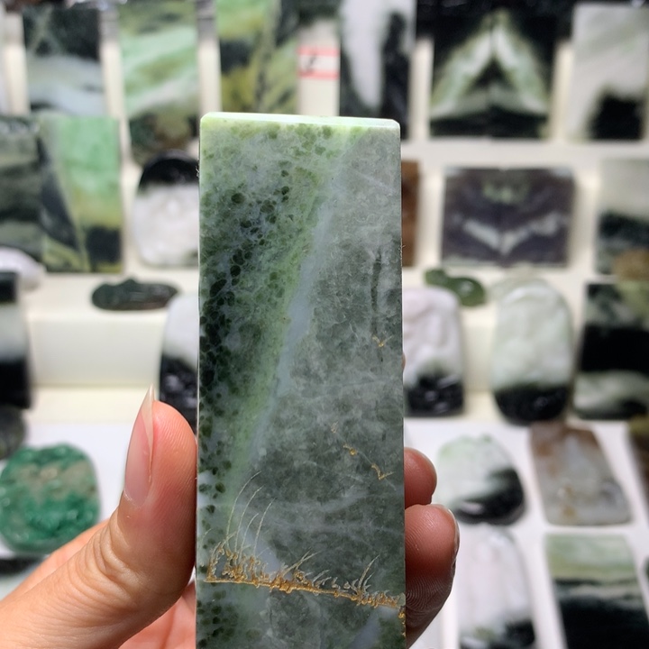 南***情独山玉未镶嵌颈饰