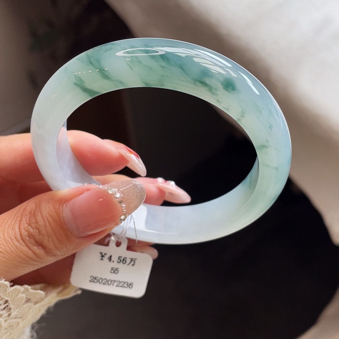 翡翠手镯未镶嵌55圈