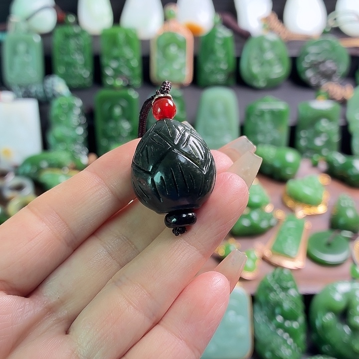 佳***儿和田玉未镶嵌挂件