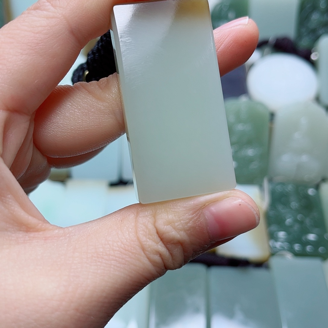 名***帛和田玉未镶嵌颈饰