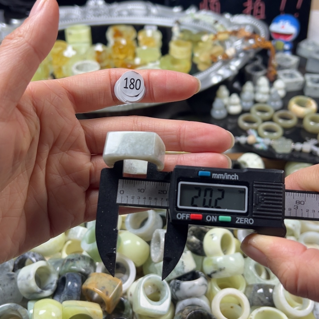 蛇纹石玉未镶嵌戒指