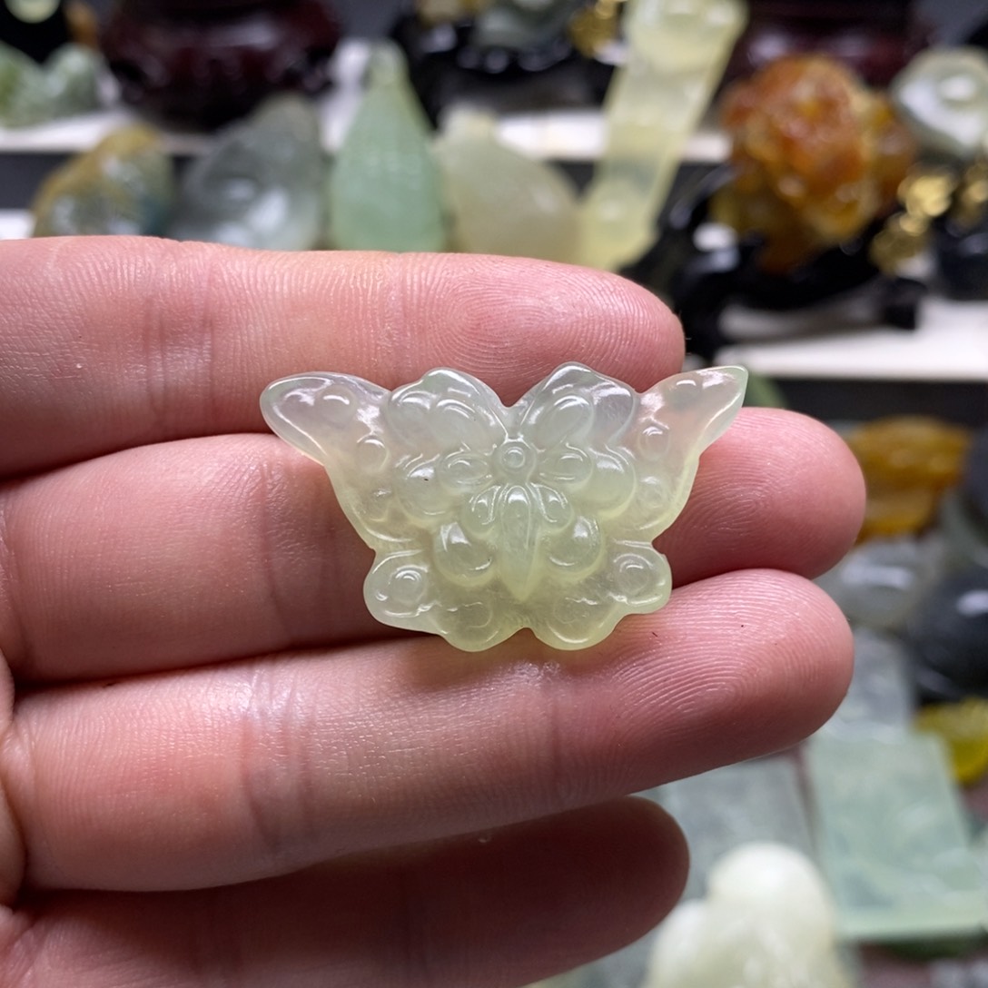 岫玉蝴蝶吊坠未镶嵌