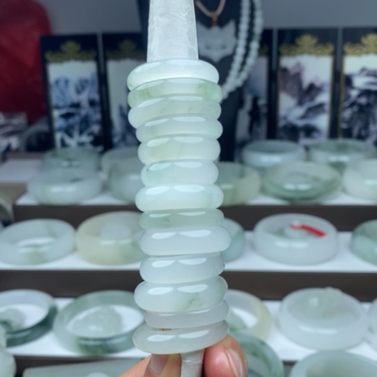 石英质玉（金丝玉）手镯未镶嵌