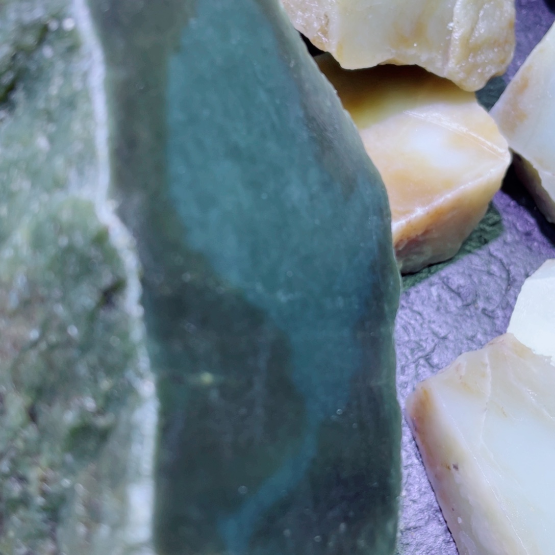 和田玉未镶嵌珠宝半成品