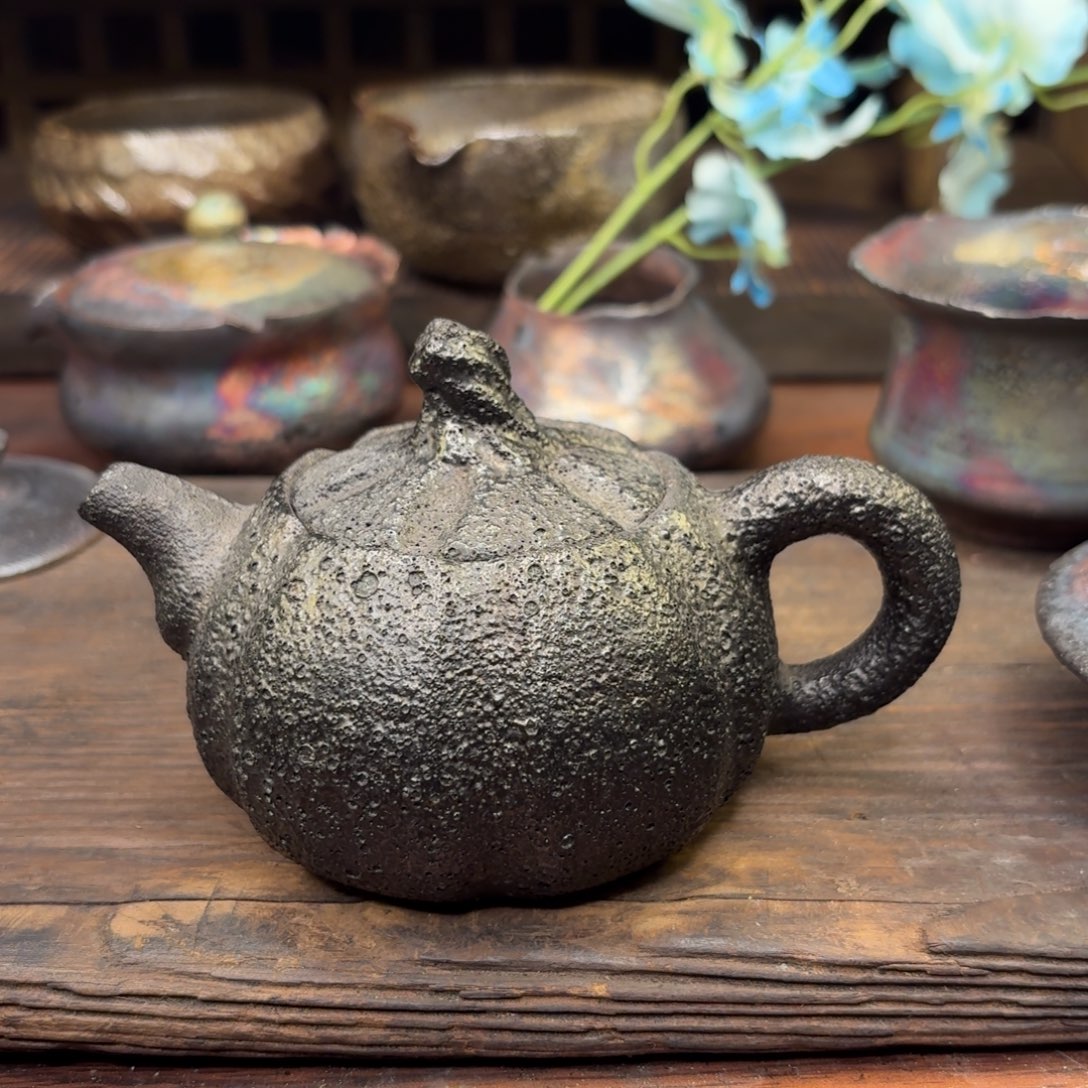 诚***嘉荥经黑砂正把壶一只