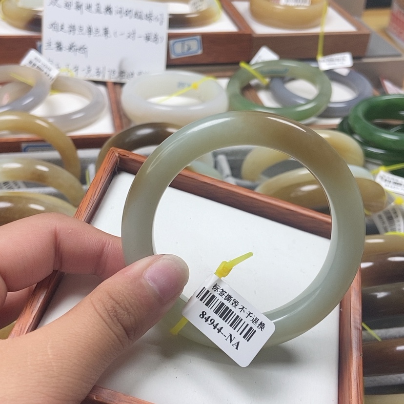 【闪购商品】和田玉手镯未镶嵌