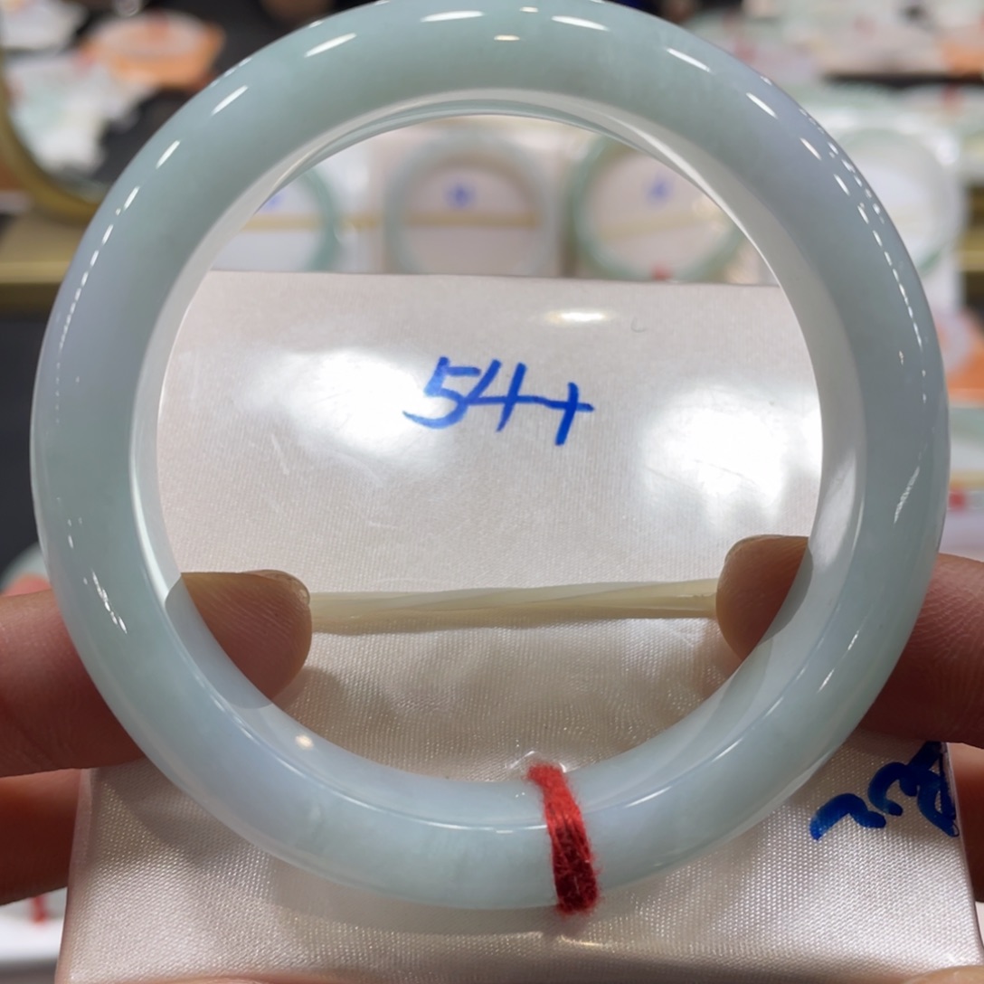 翡翠手镯未镶嵌翡翠手镯